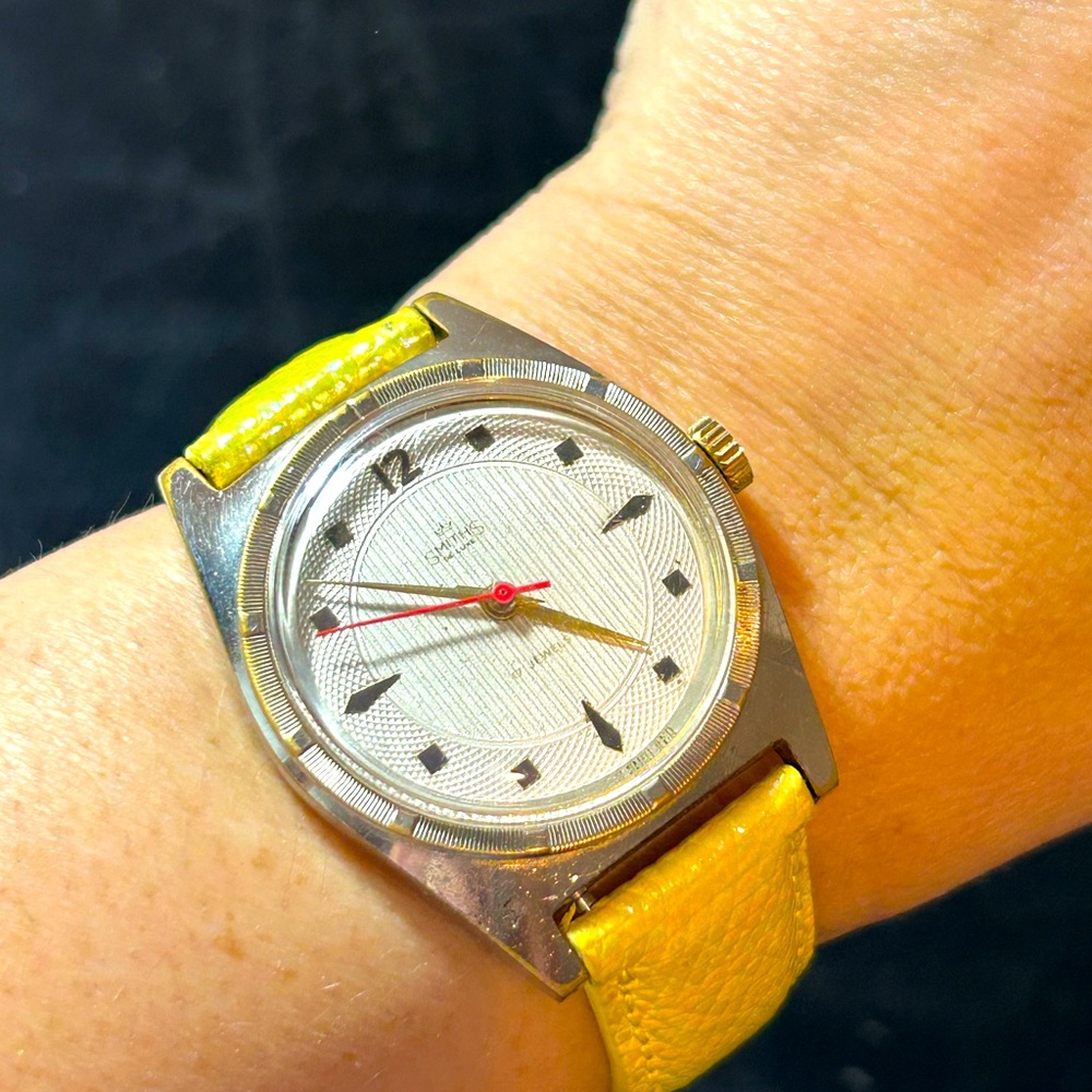 COPY - Smiths De Luxe vintage watch.  Manual wind, 17 jewels. Made in England. …